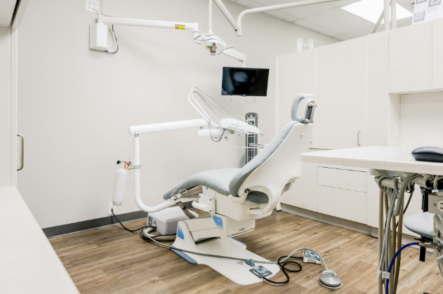 Why Consistent Checkups Lower The Risk Of Needing Emergency Dental Care